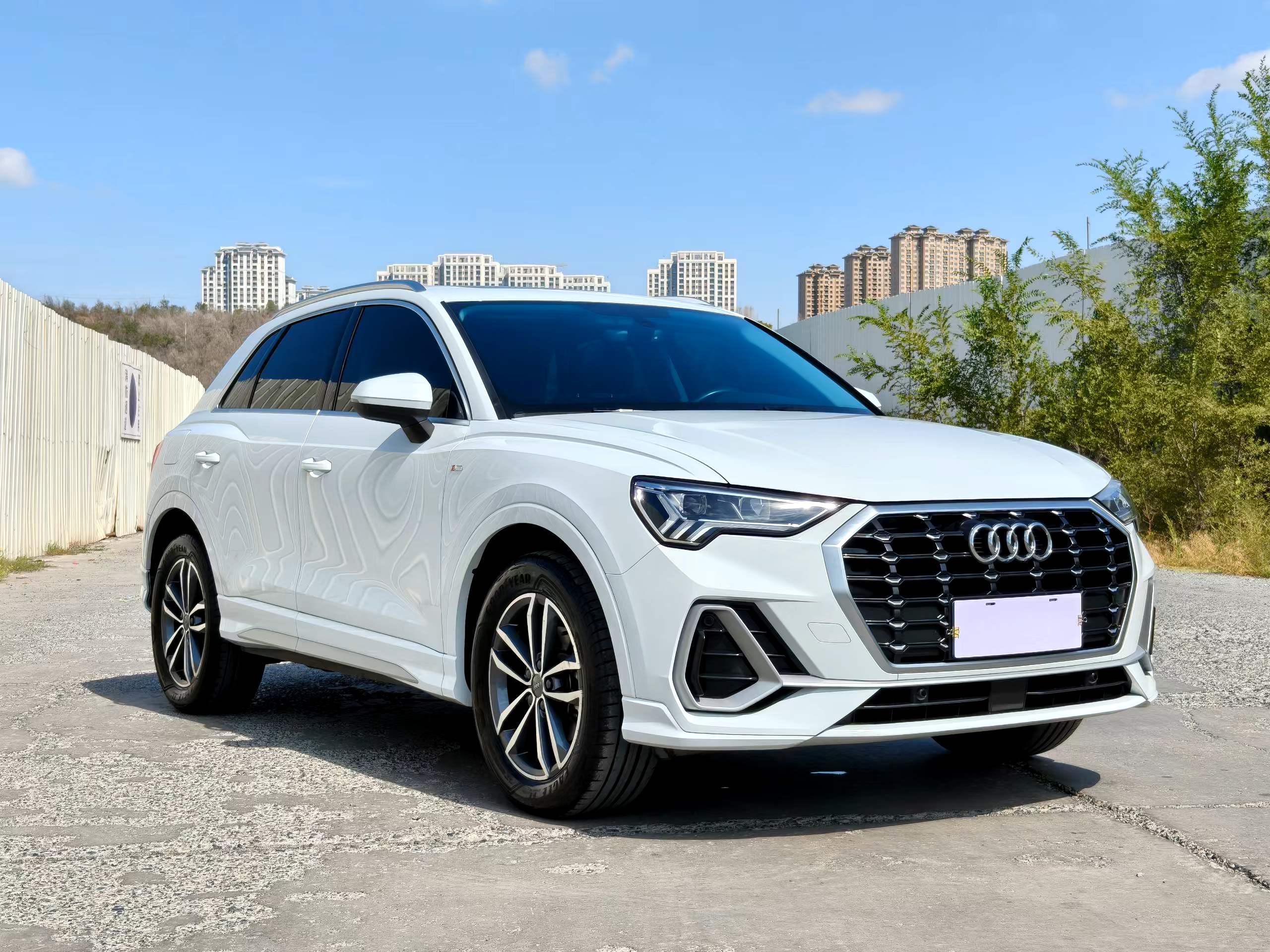 Audi Q3 2021 car image #3