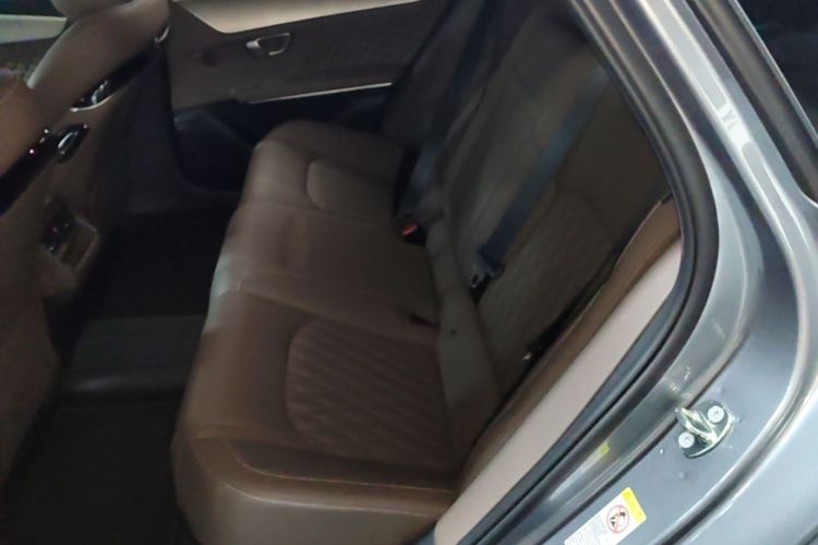 BYD Han 2023 car image #17
