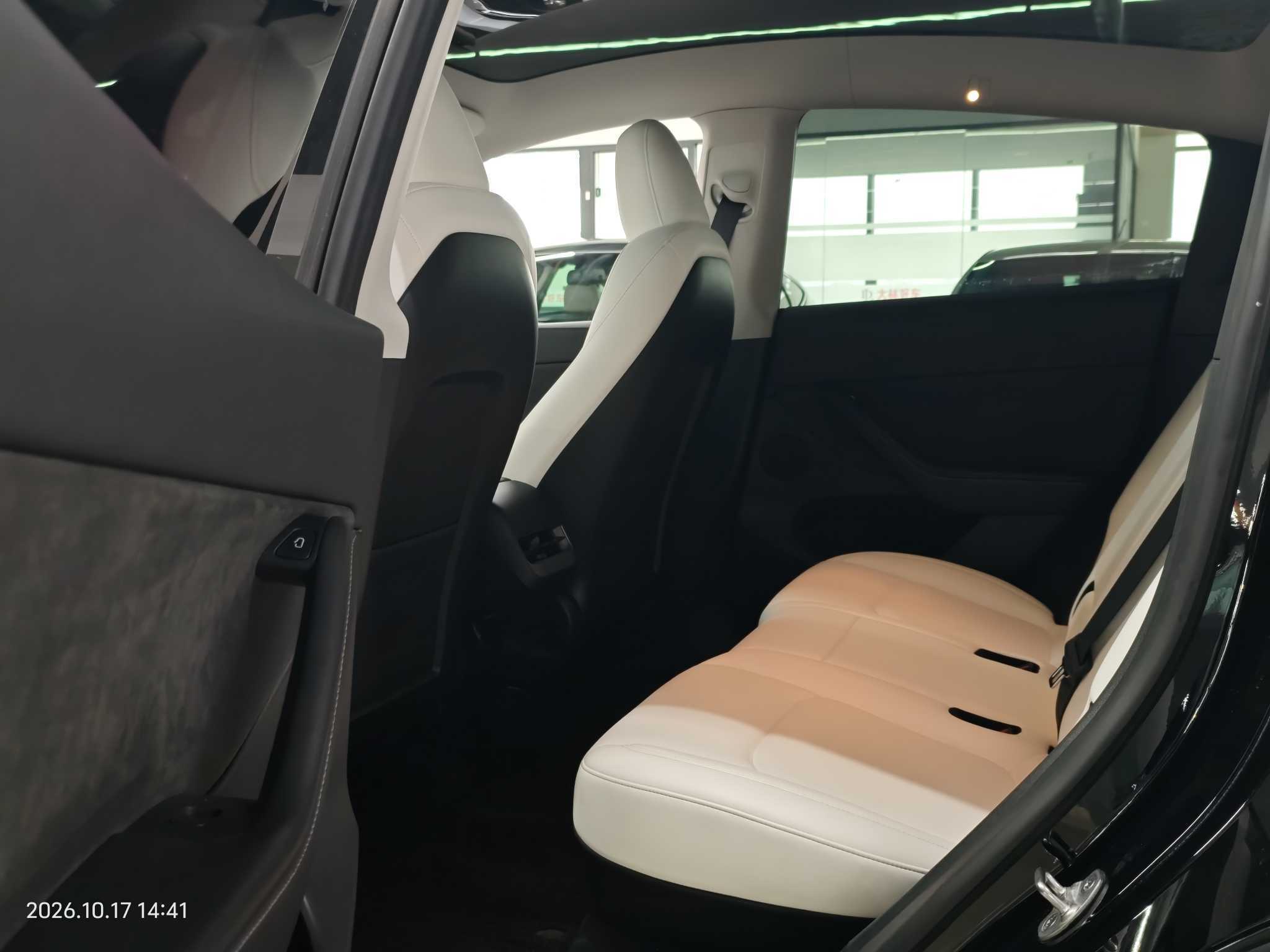 Tesla Model Y 2023 immagine di auto #6