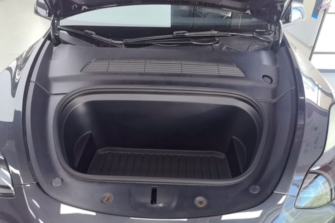 Tesla Model Y 2024 car image #11