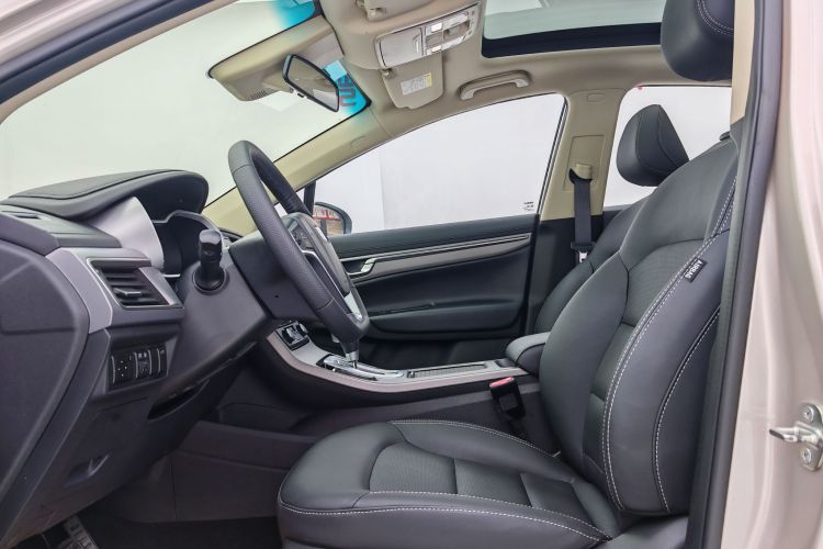 GEELY Emgrand GS 2018 immagine di auto #15