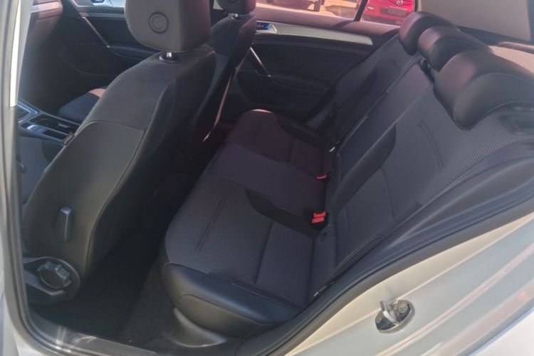 Volkswagen Golf 2018 imagem de carro #17
