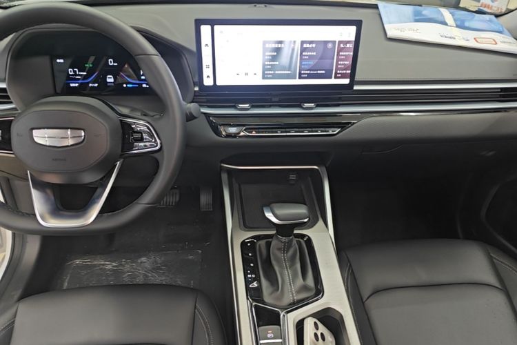 GEELY Emgrand 2025 #13 GEELY Emgrand 2025 imagen de coche #13