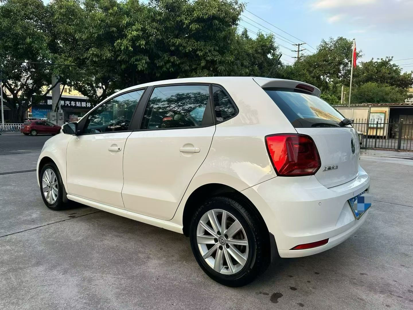 Volkswagen Polo 2015 car image #3