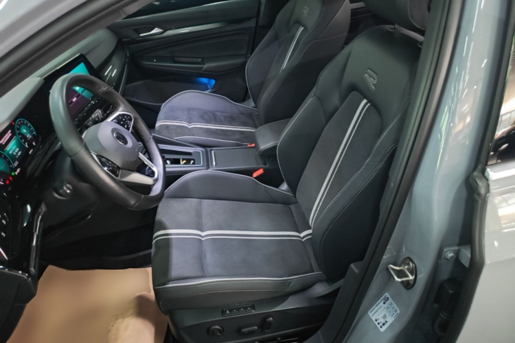 Volkswagen Golf 2022 car image #15