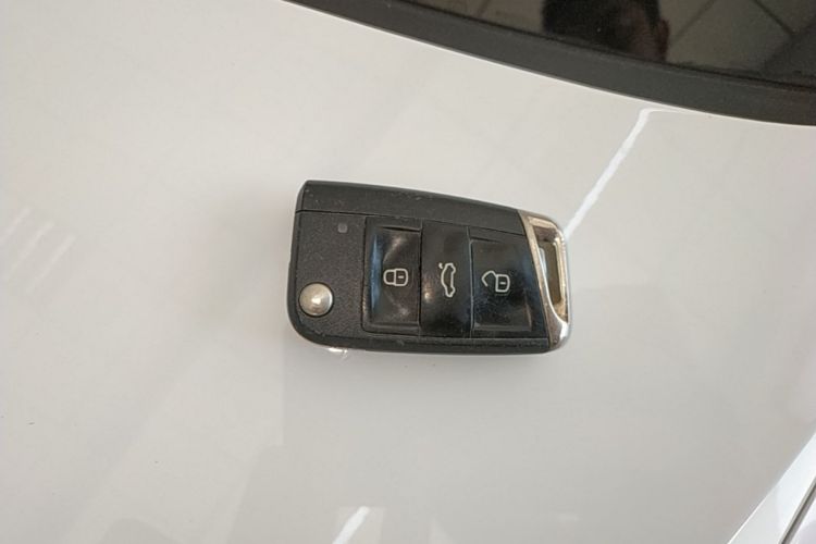 Volkswagen Golf 2020 car image #9