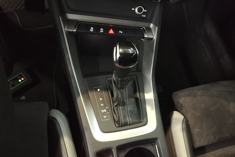 Audi Q3 2021 car image #14