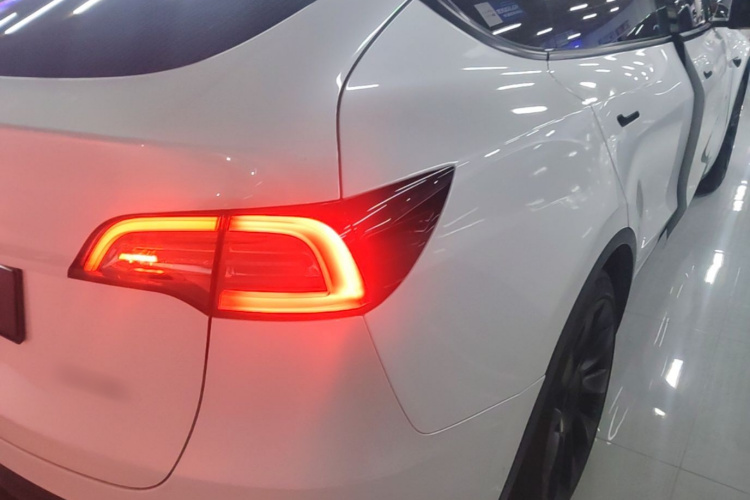 Tesla Model Y 2022 car image #8