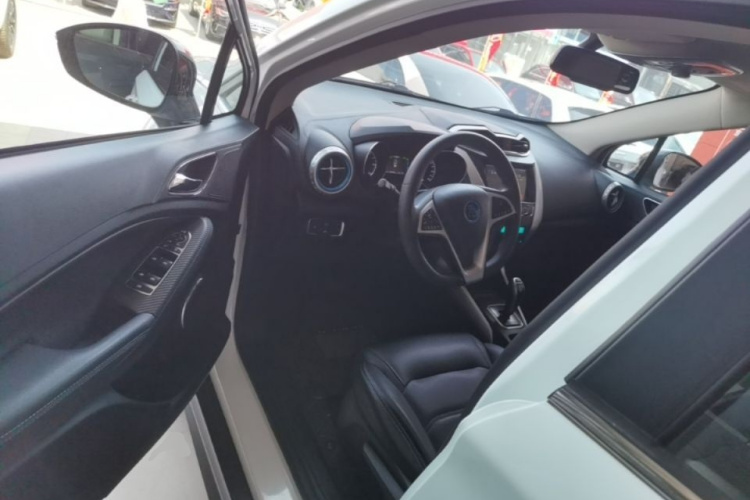 BYD Yuan New Energy 2019 immagine di auto #16