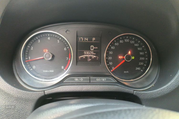 Volkswagen Polo 2015 car image #13