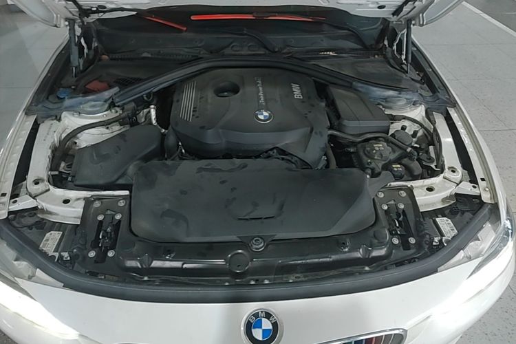BMW 3 Series 2019 car image #20