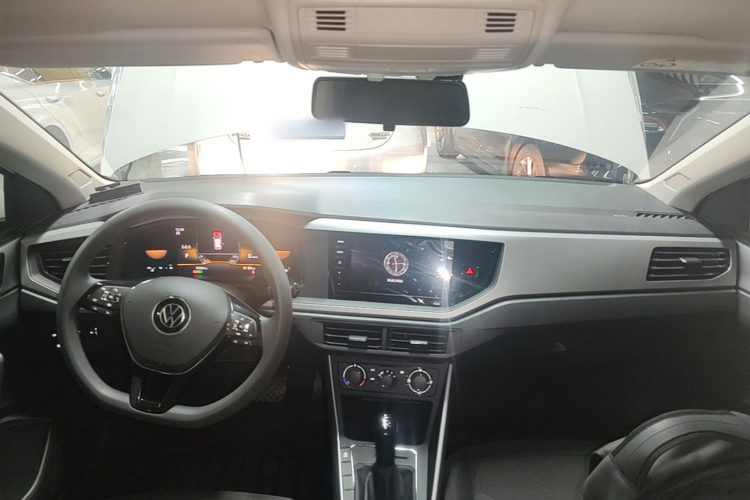 Volkswagen Polo 2022 car image #10