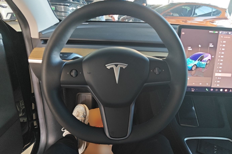 Tesla Model Y 2022 car image #11