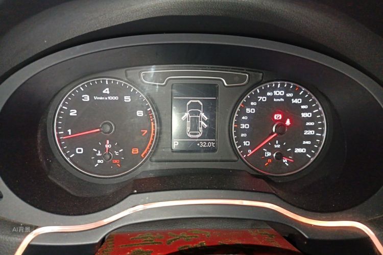 Audi Q3 2015 car image #13