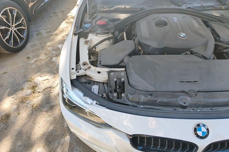 BMW 3 Series 2018 car image #26