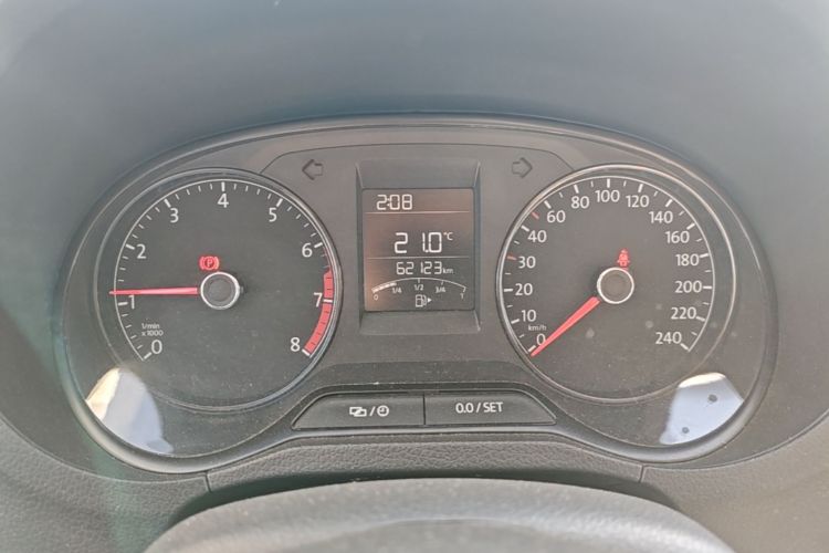 Volkswagen Polo 2017 car image #12
