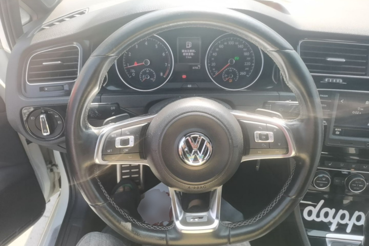 Volkswagen Golf 2015 car image #15