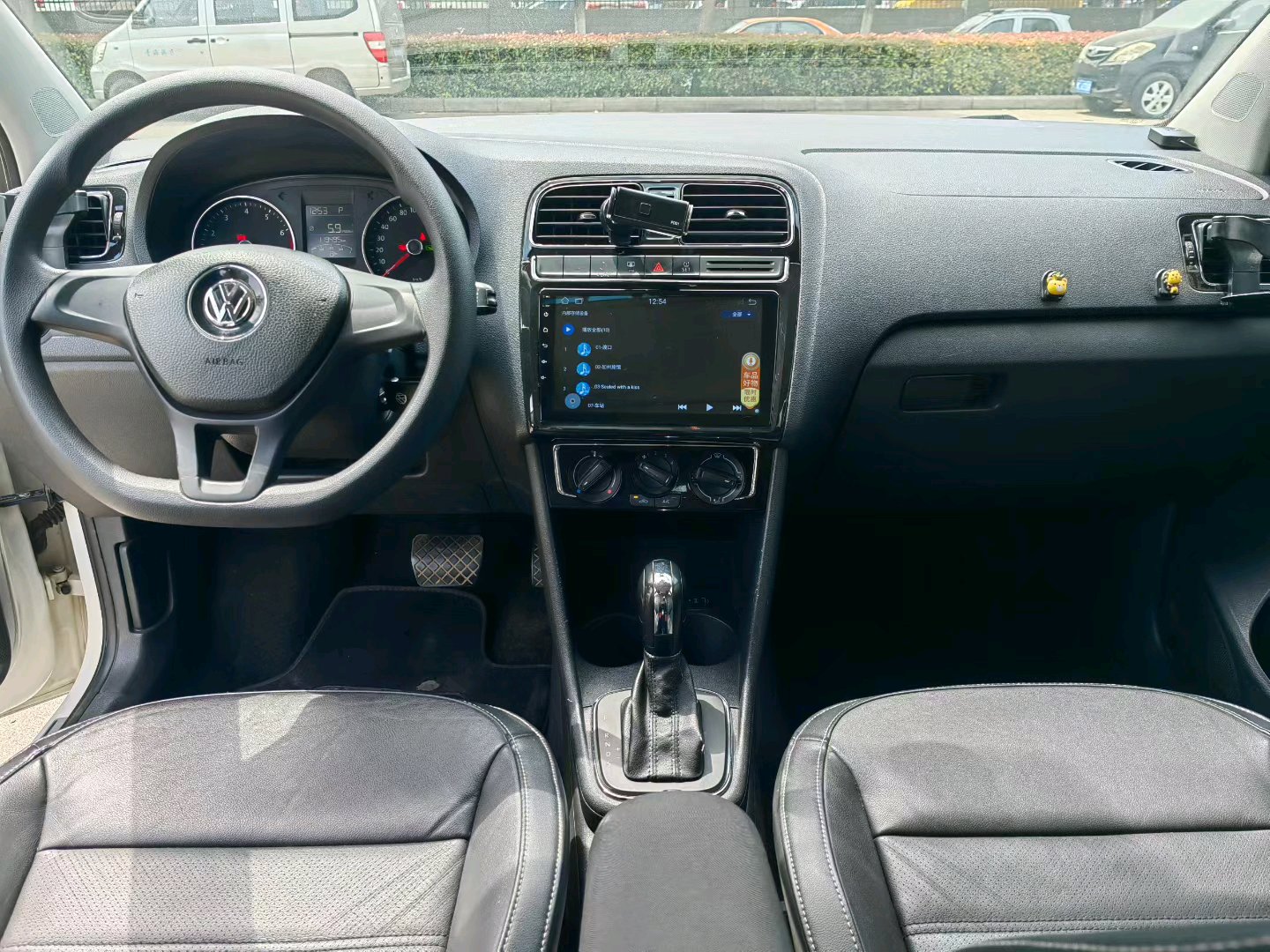 Volkswagen Polo 2014 изображение автомобиля #8