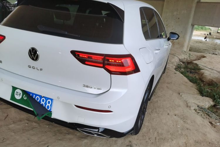 Volkswagen Golf 2023 #8 Volkswagen Golf 2023 صورة سيارة #8