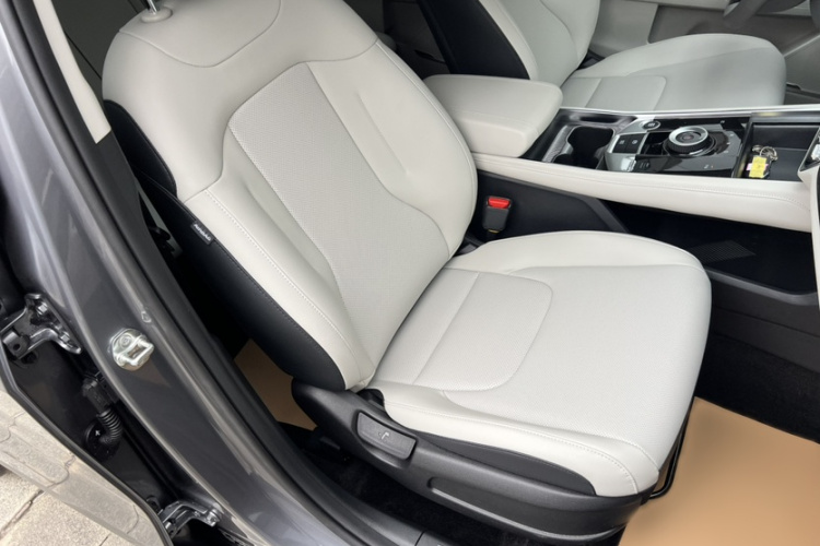 Kia Sportage 2025 immagine di auto #24