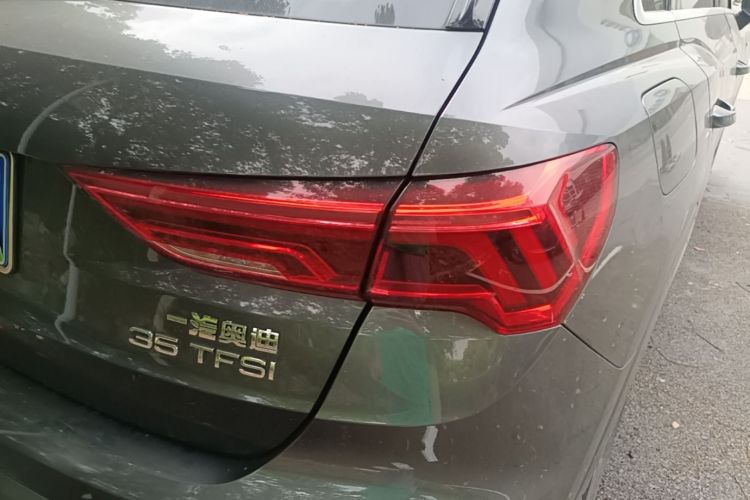 Audi Q3 2019 car image #8