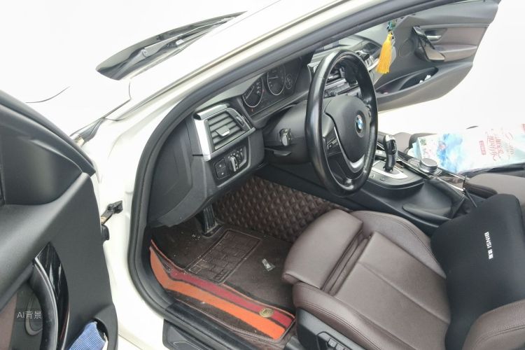 BMW 3 Series 2019 car image #18