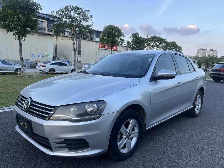 Volkswagen Bora 2013 car image 