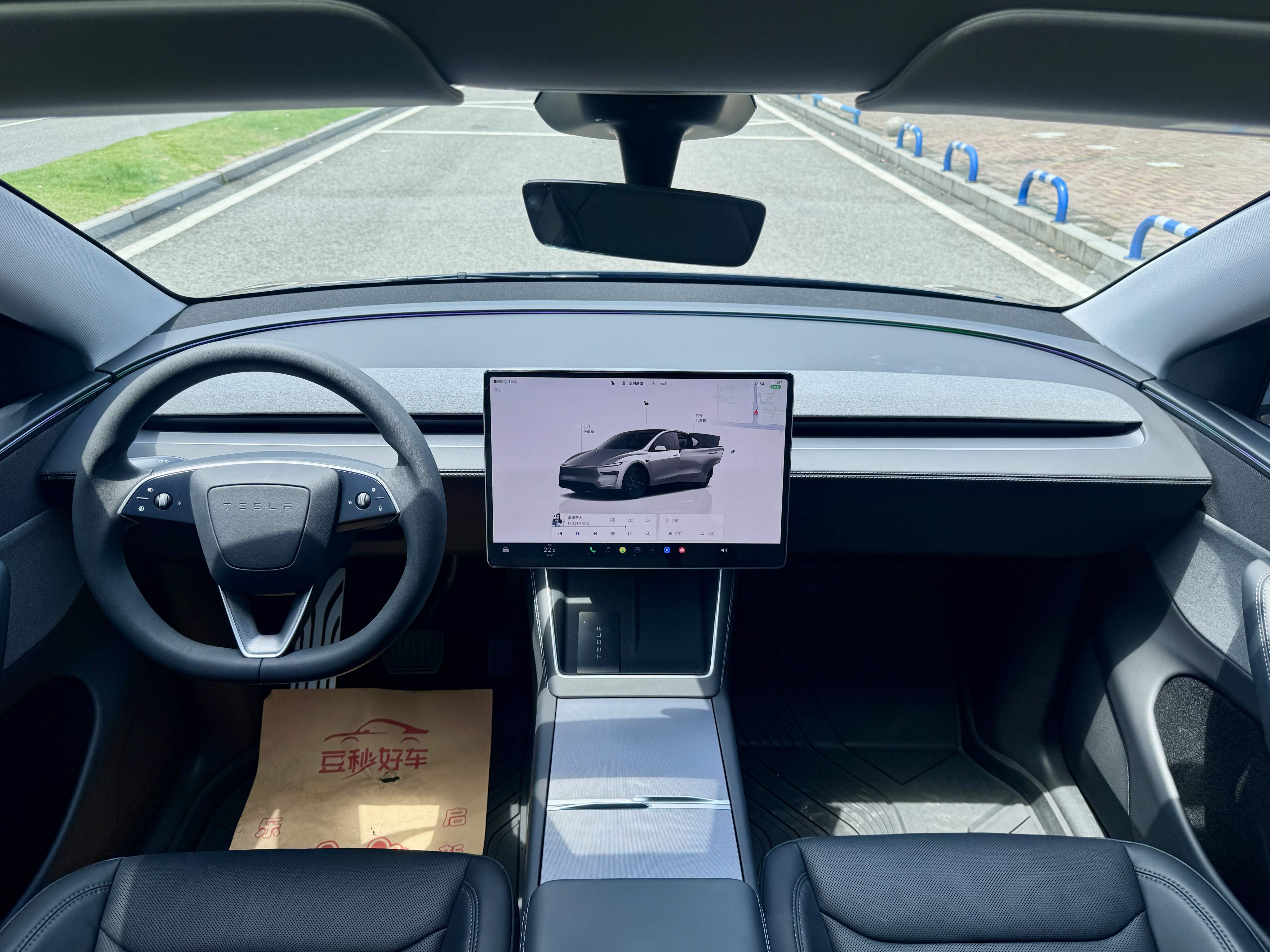 Tesla Model Y 2025 #13 Tesla Model Y 2025 car image #13
