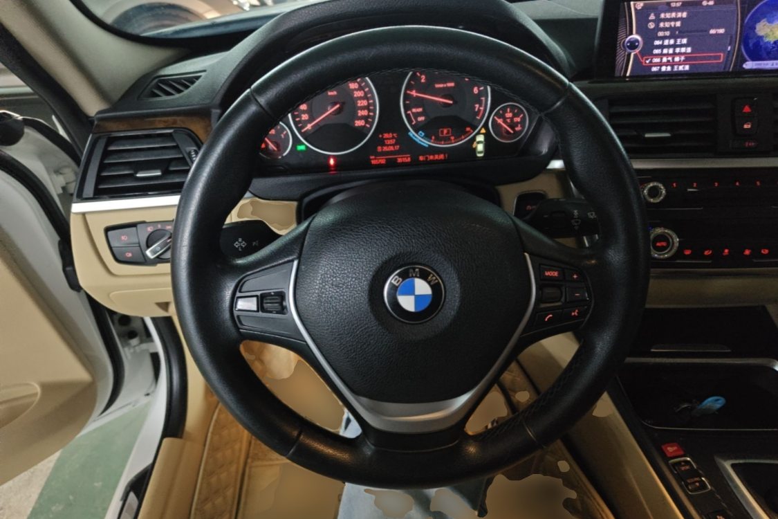 BMW 3 Series 2012 car image #11