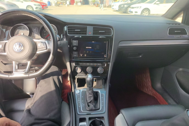 Volkswagen Golf 2019 #10 Volkswagen Golf 2019 car image #10