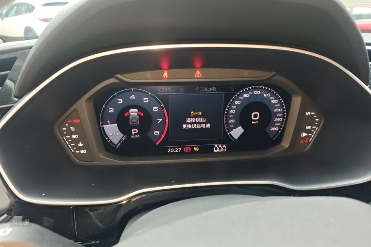 Audi Q3 2021 car image #13