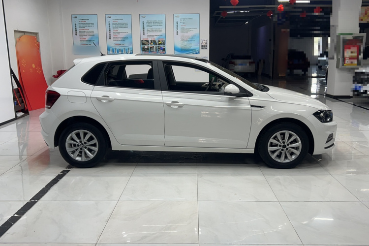 Volkswagen Polo 2022 car image #4