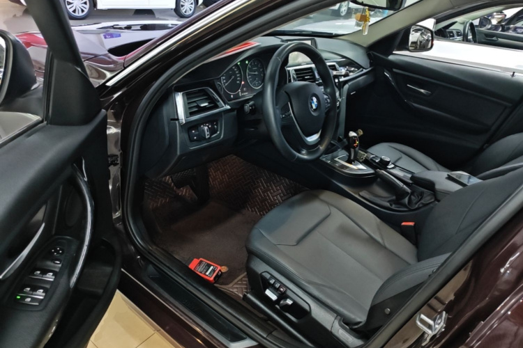 BMW 3 Series 2016 car image #12