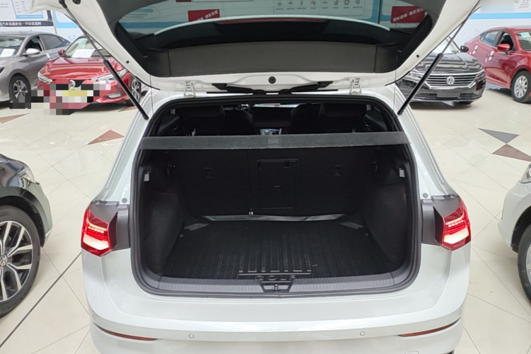 Volkswagen Golf 2024 car image #19