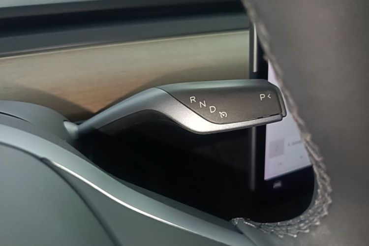 Tesla Model Y 2021 immagine di auto #14