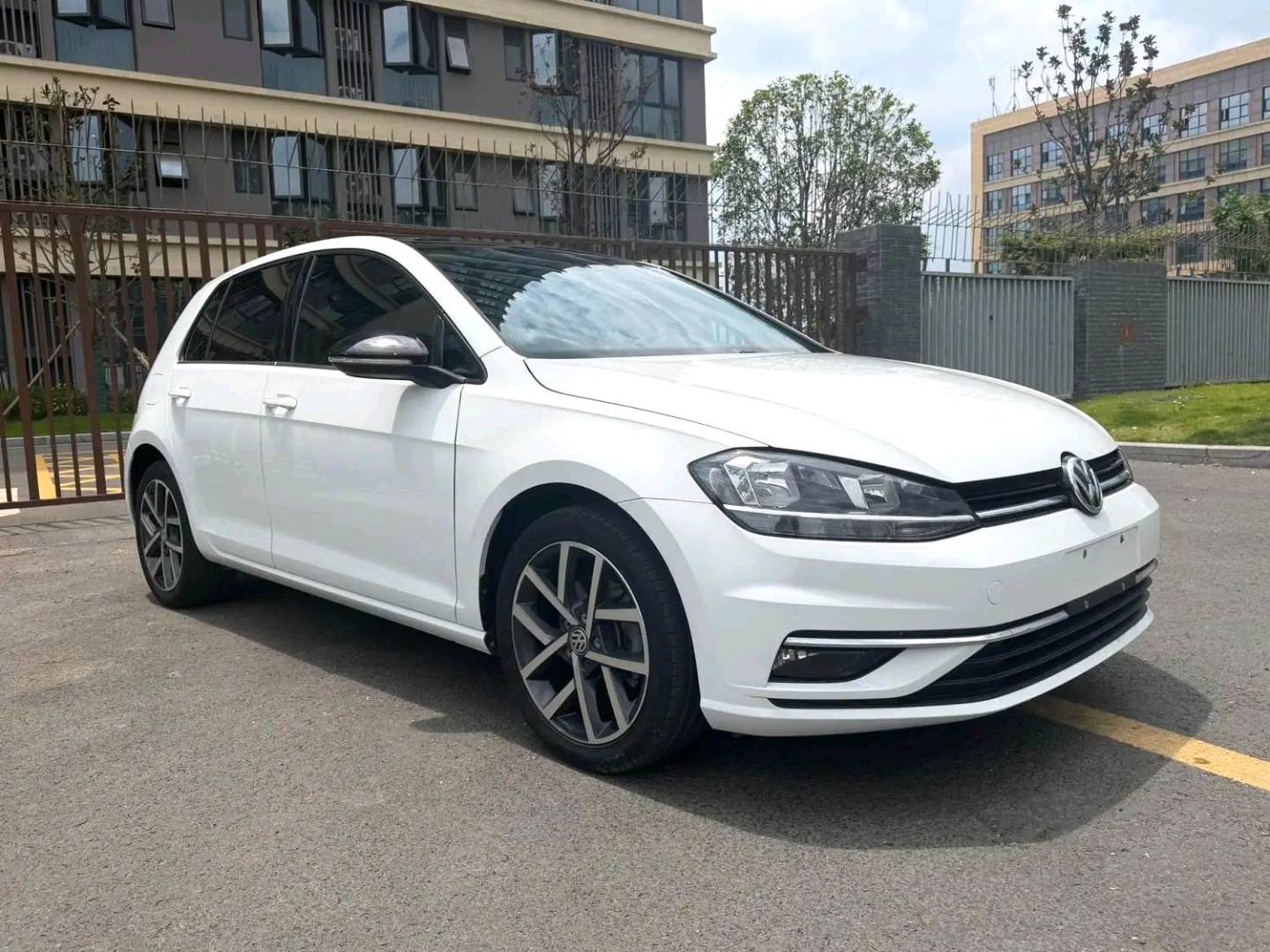 Volkswagen Golf 2020 car image #5