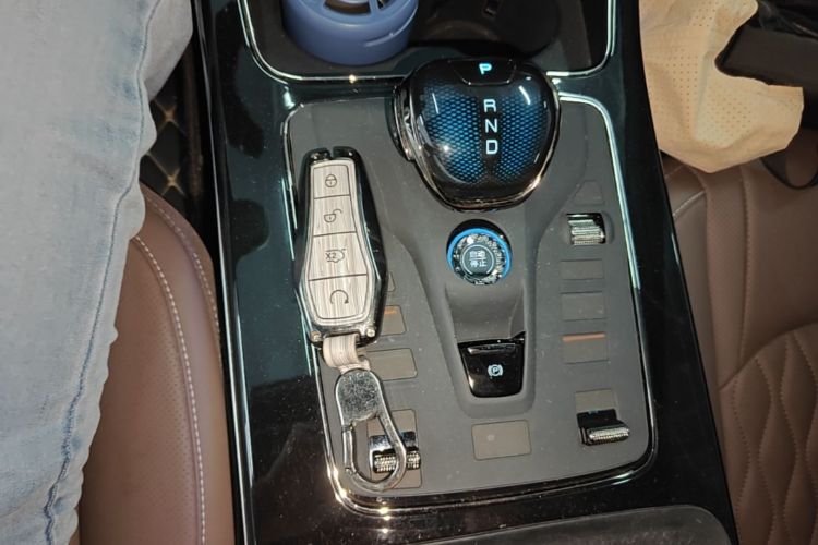 BYD Han 2024 car image #14