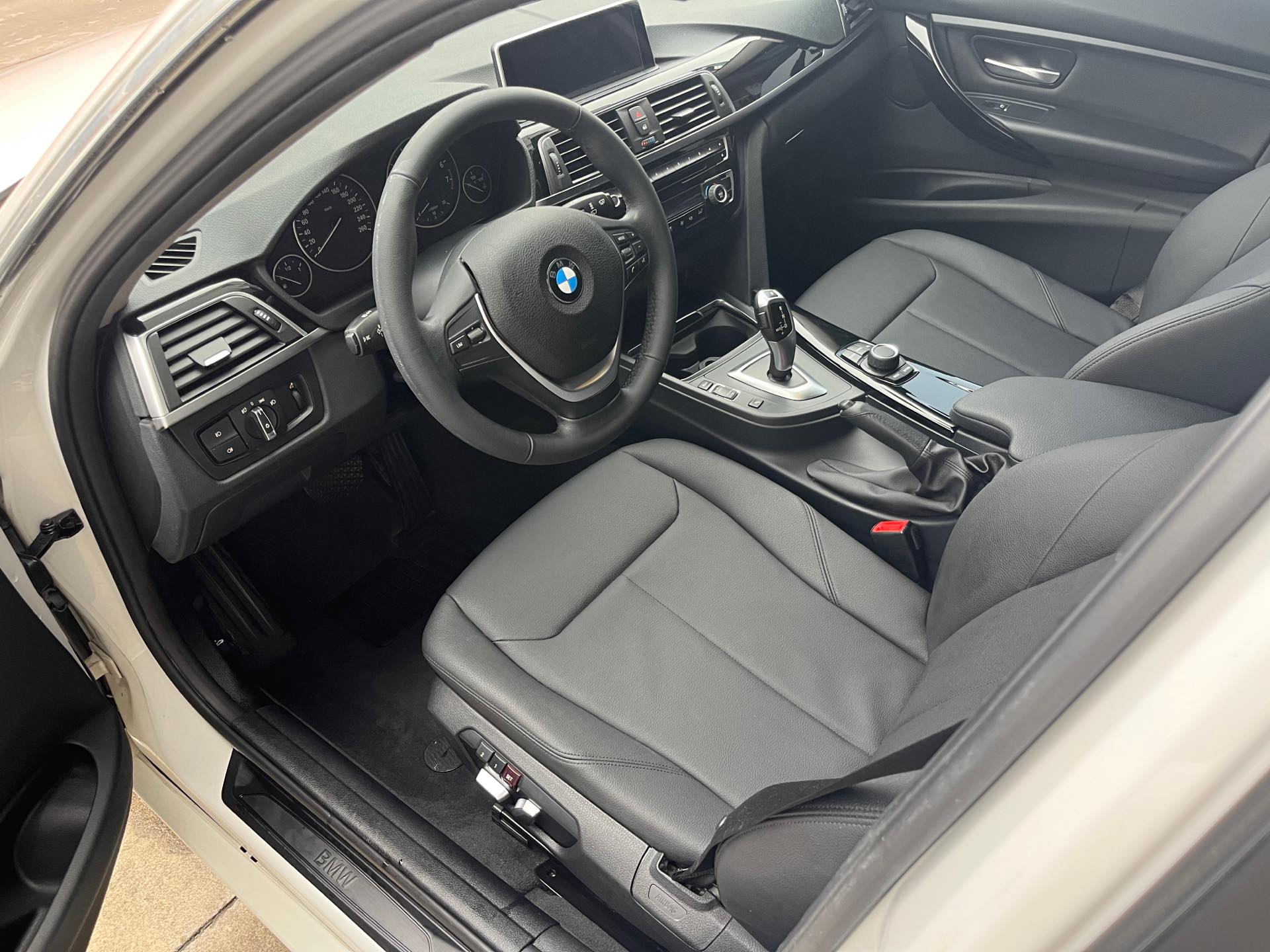 BMW 3 Series 2017 #3 BMW 3 Series 2017 car image #3