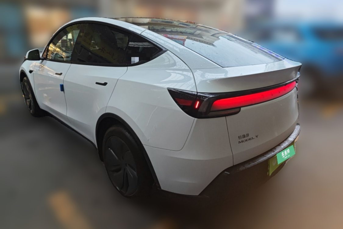 Tesla Model Y 2025 #3 Tesla Model Y 2025 car image #3