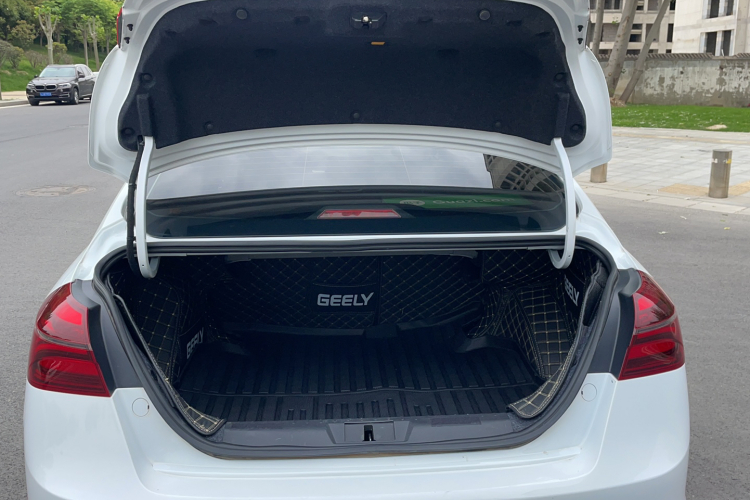 GEELY Emgrand 2019 #18 GEELY Emgrand 2019 car image #18