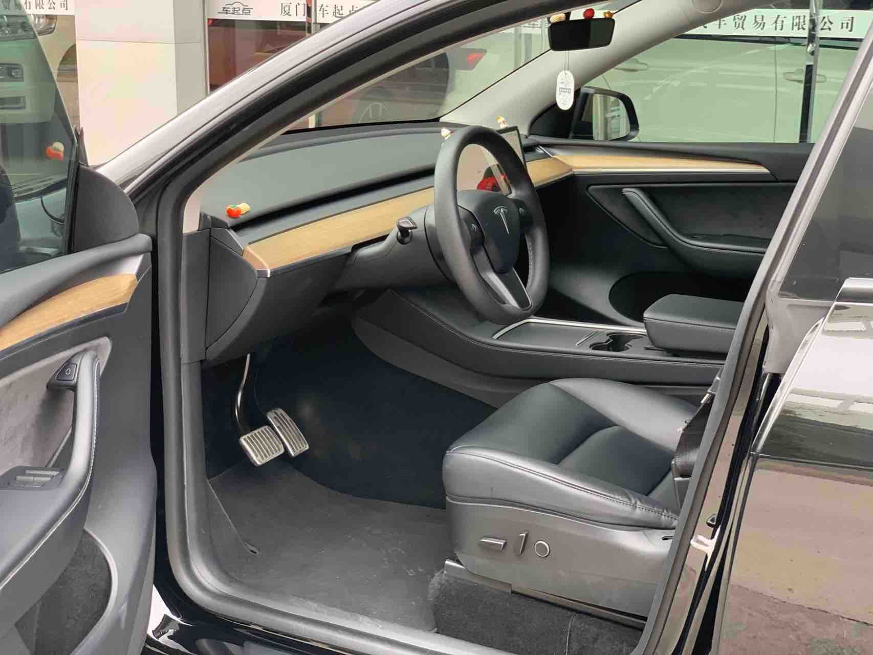 Tesla Model Y 2022 #4 Tesla Model Y 2022 car image #4