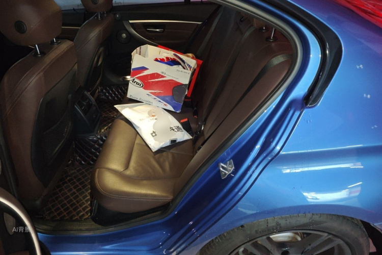 BMW 3 Series 2018 car image #19