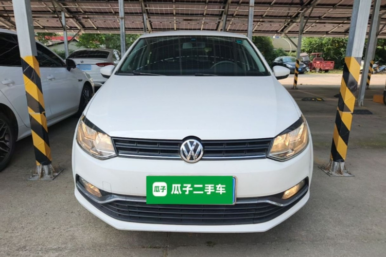 Volkswagen Polo 2015 car image #3
