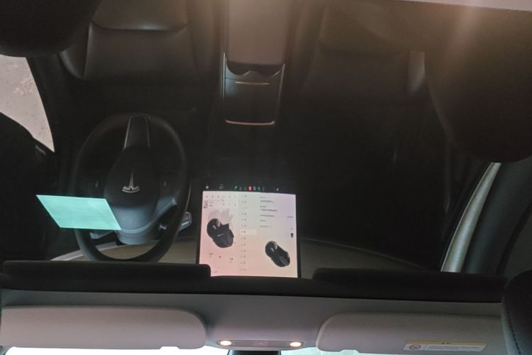 Tesla Model 3 2023 car image #18