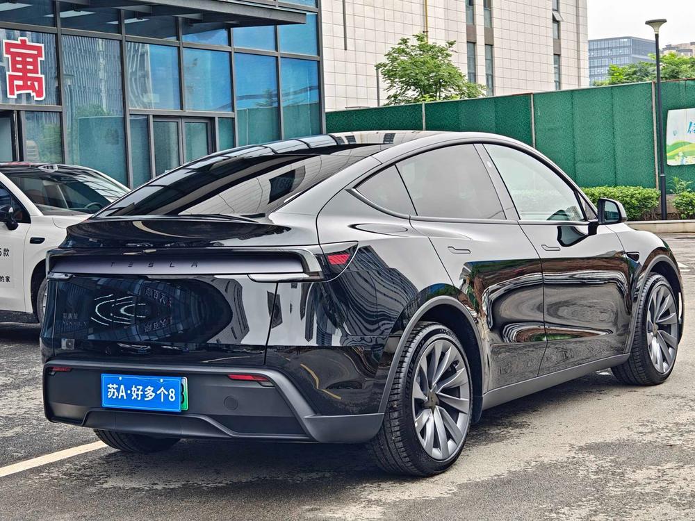 Tesla Model Y 2026 #6 Tesla Model Y 2026 car image #6