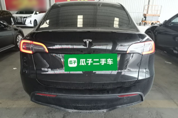 Tesla Model Y 2023 car image #6