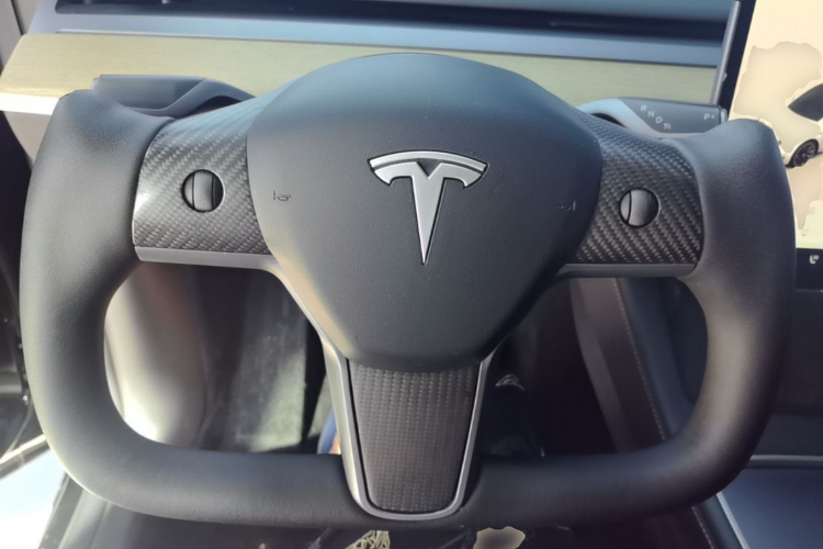 Tesla Model Y 2023 #11 Tesla Model Y 2023 car image #11