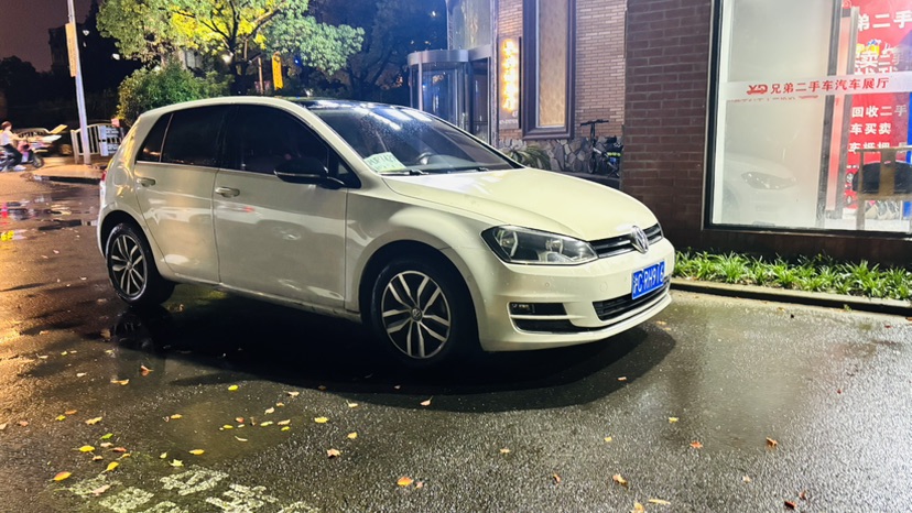 Volkswagen Golf 2017 car image #3