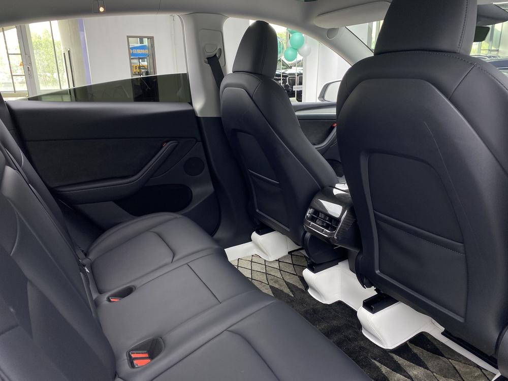 Tesla Model Y 2024 car image #25