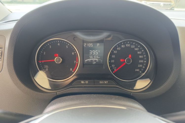 Volkswagen Polo 2018 car image #12